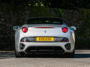 Image 7/44 de Ferrari California (2011)