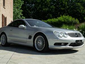 Image 3/50 of Mercedes-Benz SL 55 AMG (2002)