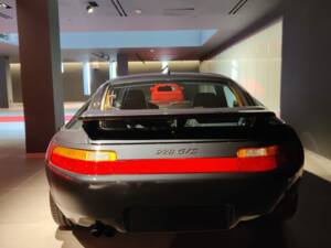 Imagen 3/6 de Porsche 928 GTS (1992)