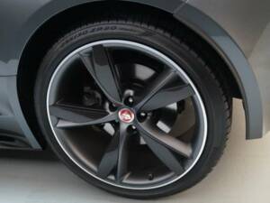 Image 46/50 of Jaguar F-Type (2019)