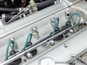 Immagine 50/57 di Aston Martin DB 6 Volante (1969)