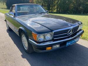 Afbeelding 29/42 van Mercedes-Benz 560 SL (1988)