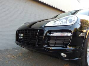 Image 13/100 of Porsche Cayenne GTS (2009)