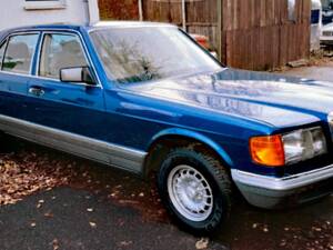 Image 2/10 of Mercedes-Benz 500 SE (1984)