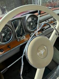 Image 11/18 of Mercedes-Benz 300 SE (1966)