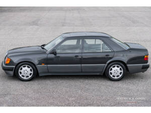 Image 2/34 of Mercedes-Benz 500 E (1992)