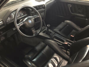 Image 14/28 of BMW M3 (1990)