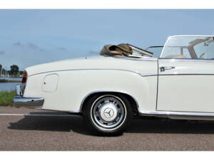 Image 24/35 of Mercedes-Benz 220 SE Cabriolet (1959)