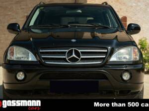 Image 2/15 of Mercedes-Benz ML 55 AMG (2000)