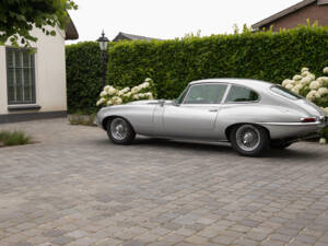 Image 12/57 of Jaguar E-Type (2+2) (1968)