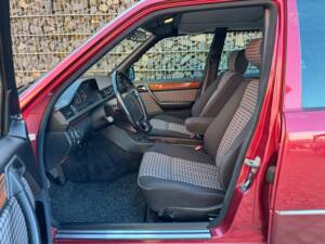 Immagine 16/75 di Mercedes-Benz 230 E (1992)