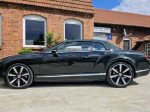 Immagine 6/10 di Bentley Continental GTC V8 (2013)