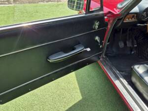 Image 18/50 de Alfa Romeo Giulia GT 1300 Junior (1971)