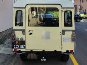 Image 2/22 of Land Rover 109 (1977)