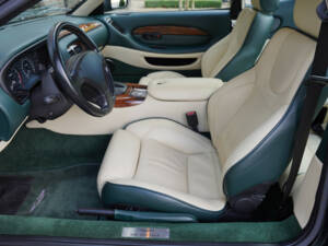 Bild 43/50 von Aston Martin DB 7 Vantage (2001)