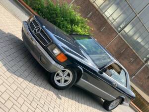 Image 3/7 de Mercedes-Benz 500 SEC (1984)