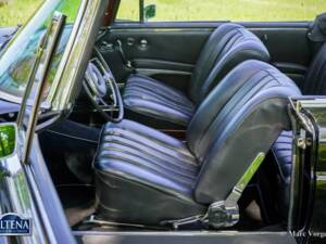 Image 24/52 de Mercedes-Benz 220 SE b (1963)
