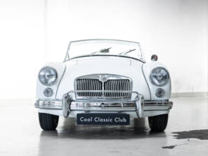 Image 2/28 of MG MGA 1600 (1960)