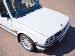 Immagine 14/50 di BMW 325i (1988)