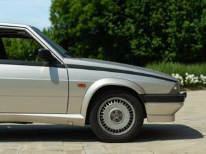 Immagine 16/50 di Alfa Romeo 75 2.0 Twin Spark (1989)
