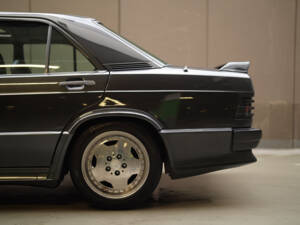 Image 46/83 of Mercedes-Benz 190 E 2.3-16 (1984)