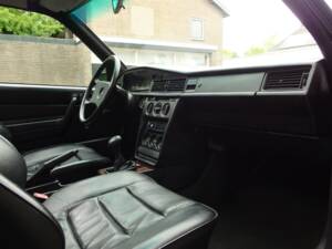 Immagine 46/98 di Mercedes-Benz 190 E 2.3-16 (1985)