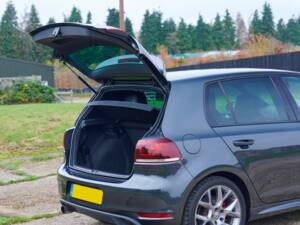 Image 38/50 of Volkswagen Golf VI GTI (2011)