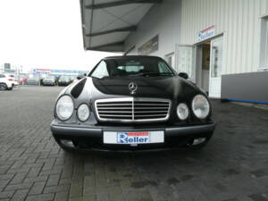 Image 2/16 of Mercedes-Benz CLK 320 (1999)