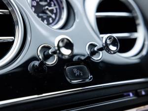 Imagen 20/38 de Bentley Continental GT V8 (2014)
