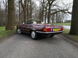 Image 26/38 of Mercedes-Benz 560 SL (1986)