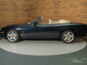 Image 4/19 of Jaguar XK8 4.0 (1997)