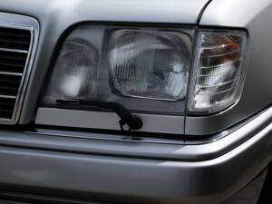 Image 33/69 of Mercedes-Benz E 320 (1994)