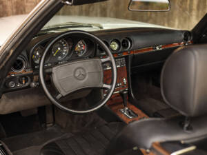 Image 29/73 of Mercedes-Benz 560 SL (1986)