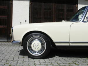 Image 38/40 of Mercedes-Benz 280 SL (1969)