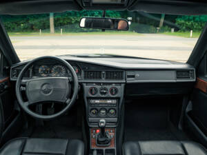 Imagen 26/51 de Mercedes-Benz 190 E 2.5-16 Evolution II (1991)