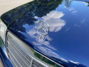 Image 2/31 of Mercedes-Benz E 220 (1994)