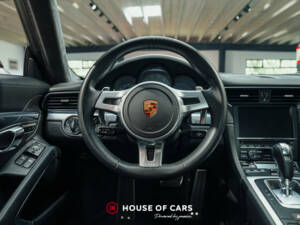 Image 16/25 of Porsche 911 Carrera 4S (2014)