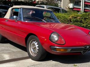 Image 3/50 de Alfa Romeo Spider Veloce 2000 (1973)