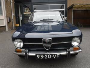 Image 23/39 of Alfa Romeo Giulia 1600 GT Junior (1973)