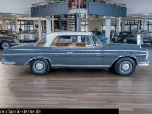 Image 6/15 of Mercedes-Benz 300 SE (1965)