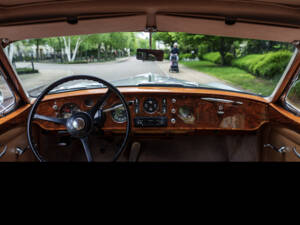 Image 13/27 of Bentley S 1 (1956)