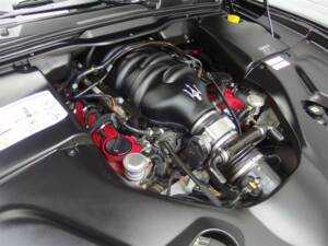 Afbeelding 89/100 van Maserati GranTurismo S (2010)