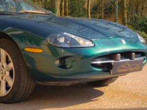 Image 9/49 of Jaguar XK8 4.2 (2003)