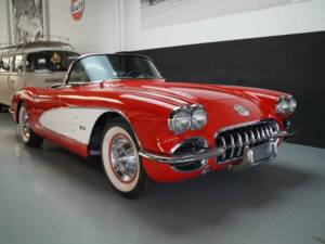 Image 2/50 of Chevrolet Corvette (1958)