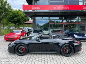 Image 2/19 of Porsche 911 Carrera 4 GTS (2017)
