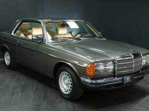 Image 8/30 of Mercedes-Benz 280 CE (1984)