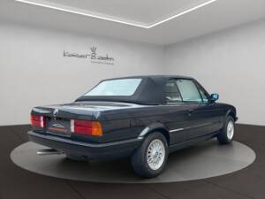 Image 23/27 of BMW 320i (1989)