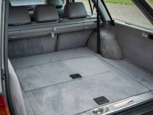 Image 19/66 of Mercedes-Benz 200 TE (1989)
