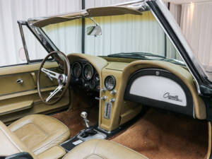 Image 8/17 of Chevrolet Corvette Sting Ray Convertible (1966)