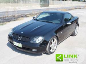 Image 3/10 of Mercedes-Benz SLK 200 (1999)